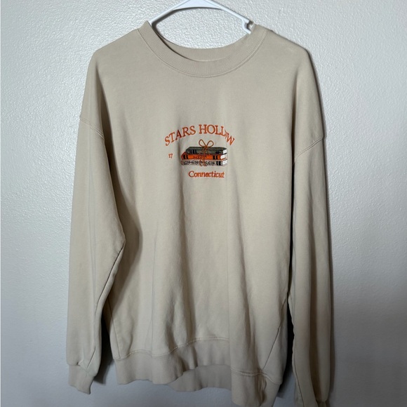 Gilmore Girls Stars Hollow Embroidered Beige Sweater (no tag see measurements) - Picture 2 of 4